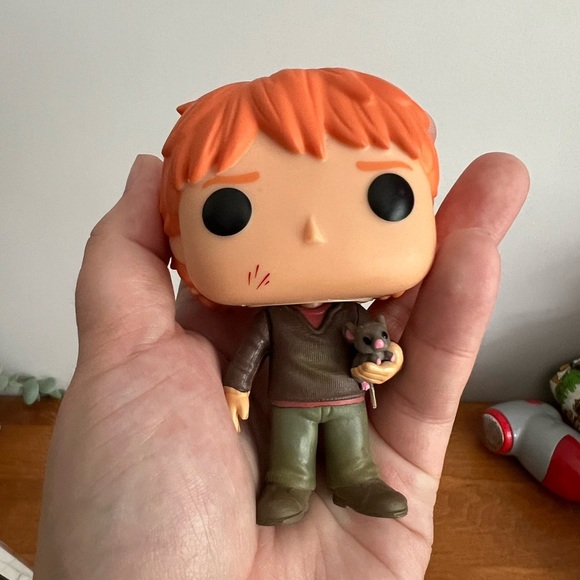 Funko Pop Harry Potter Ron Weasley with Scabbers #44 Figure Collectible Toy - Picture 3 of 6